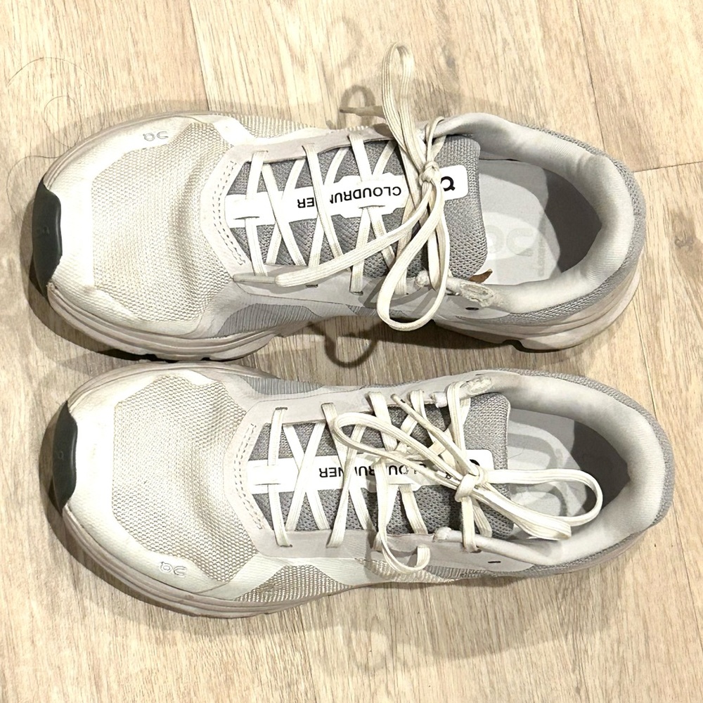 On Cloudrunner 7.5 Wide (FREE SHIPPING)